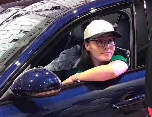 高考父亲开国产车视频,父亲自驾助力梦想起航